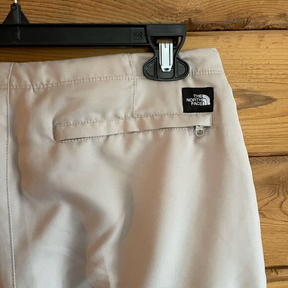 The North Face woman’s Khaki Capris Size Small - Picture 7 of 10